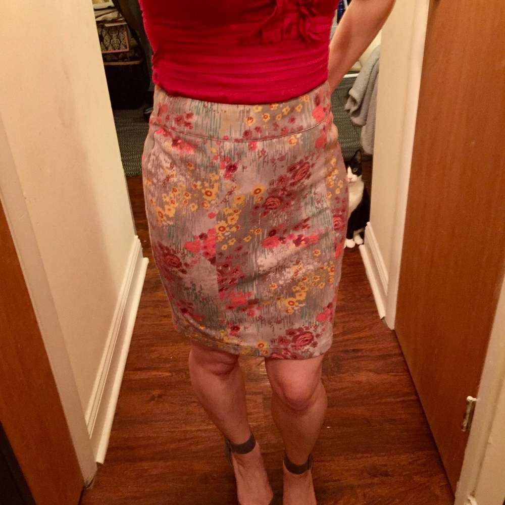 Forever 21 boutique floral midi pencil skirt